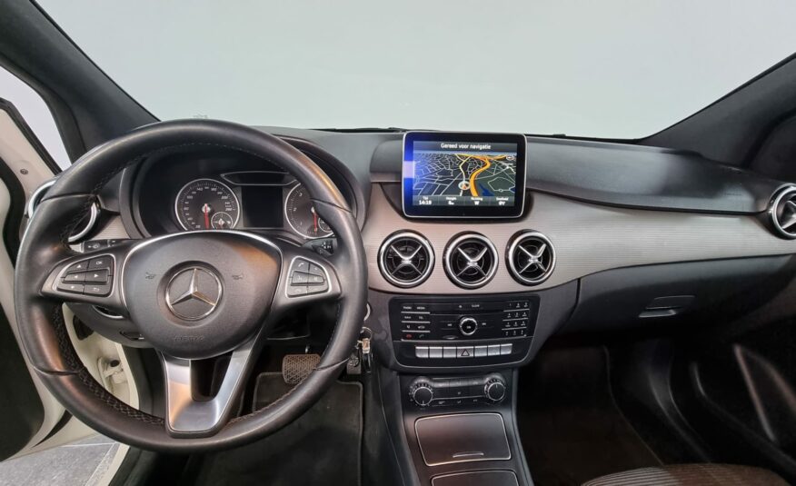 Mercedes B180d *Panoramisch dak* *Xenon* *Camera*