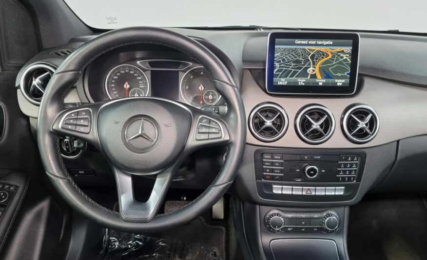 Mercedes B180d *Panoramisch dak* *Xenon* *Camera*