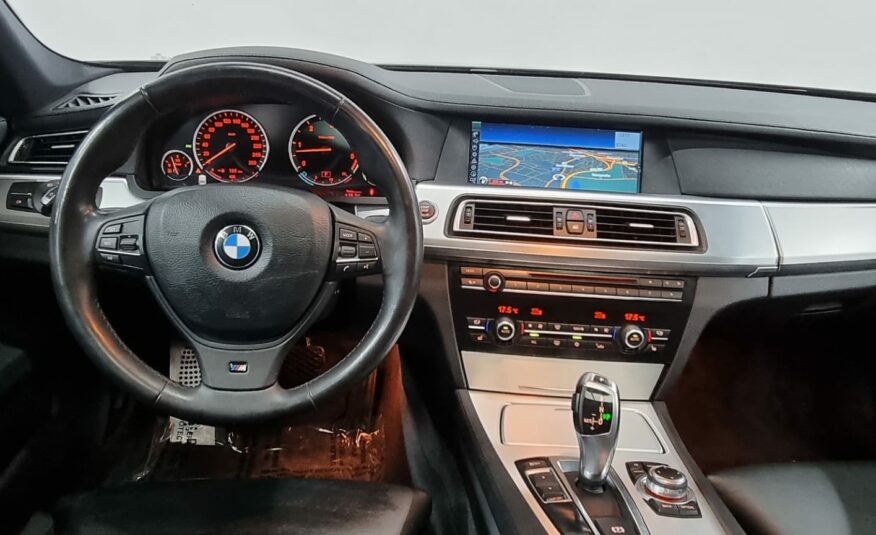 BMW 730d *M-Pakket* *Xenon* *Camera* *Open dak*