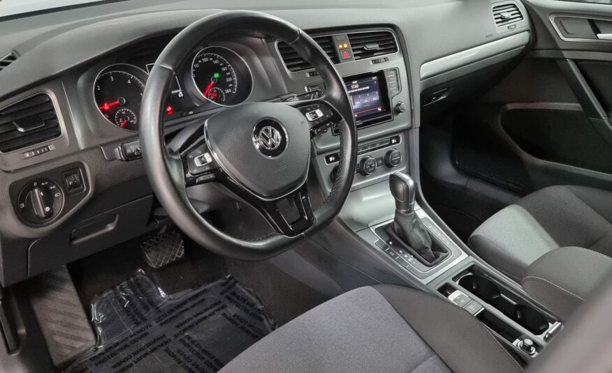 Volkswagen Golf 1.6TDI DSG *Navi* *Parkeersensoren*