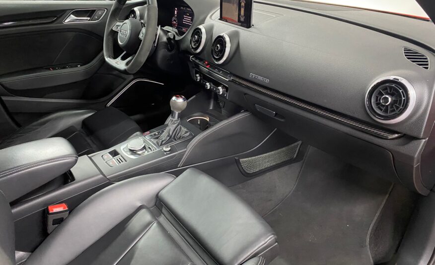 Audi RS3 Quattro / Carbon interieur/ Pano / Camera/ Full