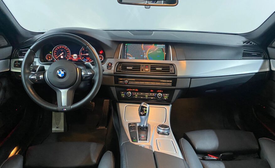 BMW 520D/ M-Pakket/ Pano / Headup/ Keyless Entry/ Camera