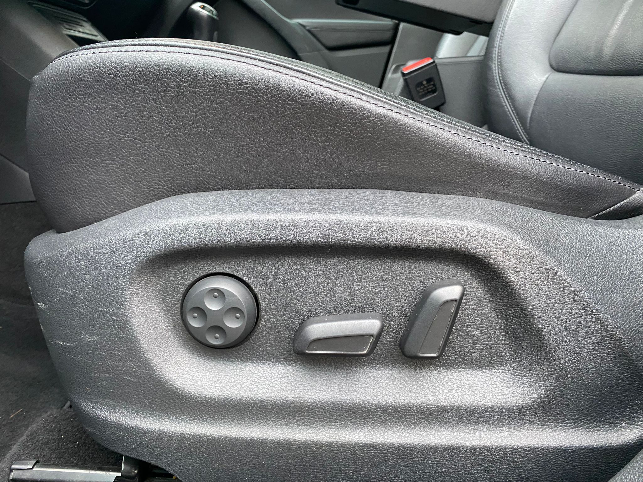 VW Tiguan 2.0TDI / Euro6b/Pano dak/Navi/leder/pdc/