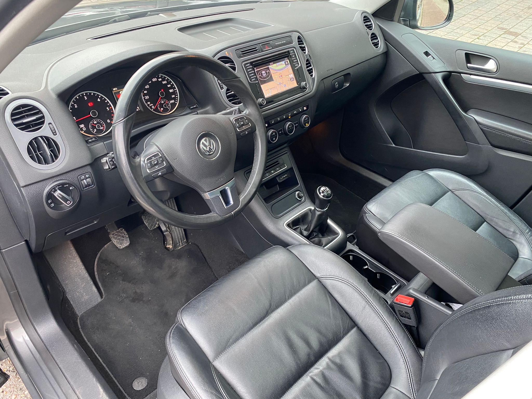 VW Tiguan 2.0TDI / Euro6b/Pano dak/Navi/leder/pdc/