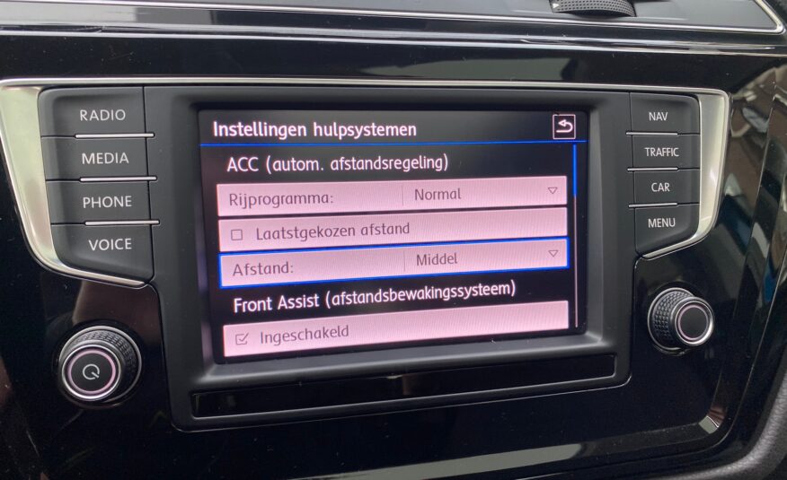 Volkswagen Touran 1.6TDI/Automaat/Pano dak/Dodehoek/Euro6b