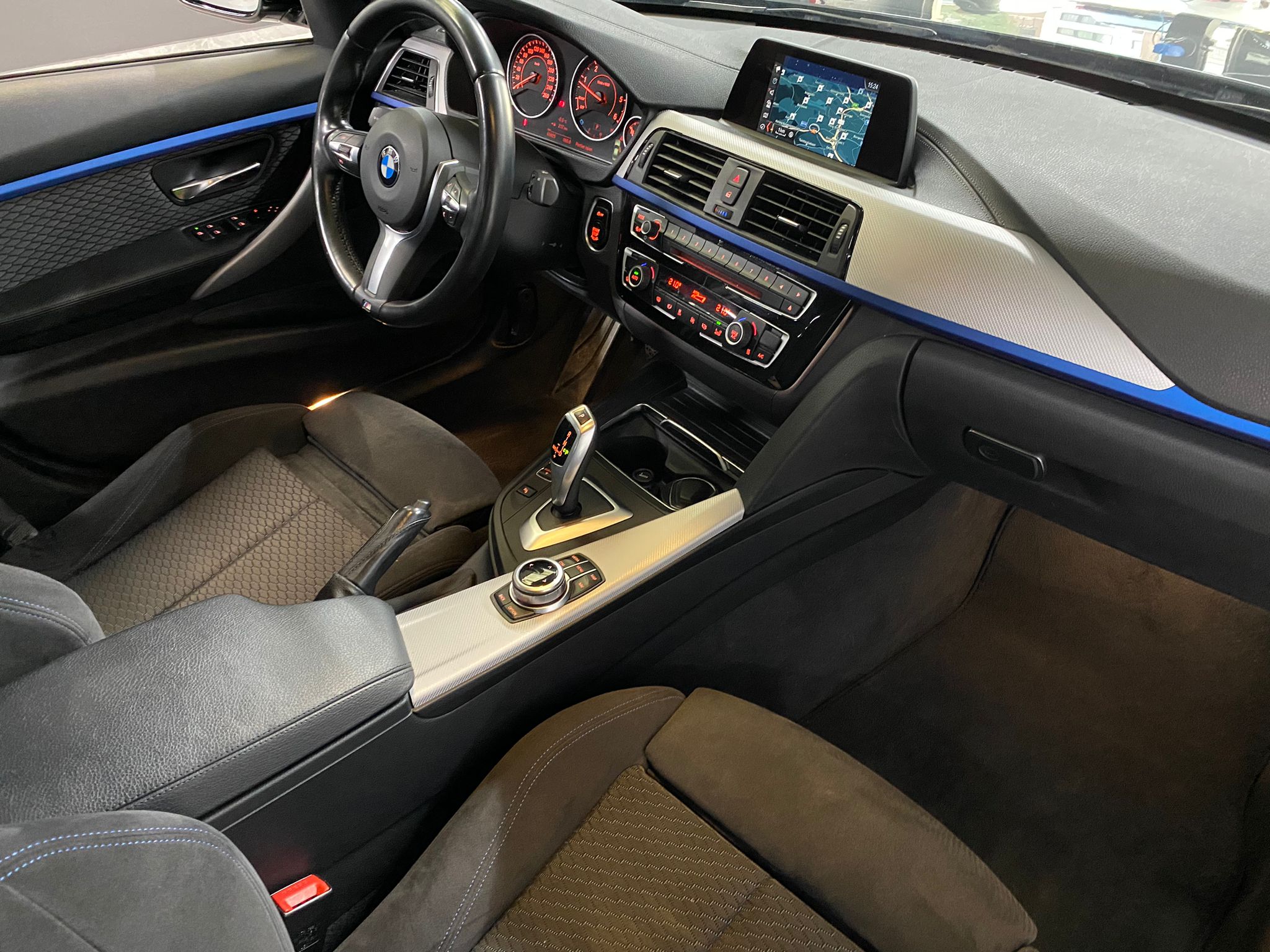 BMW 318Da / M-Pakket/Shadow Pack/Xenon/Alcantara/65.925KM