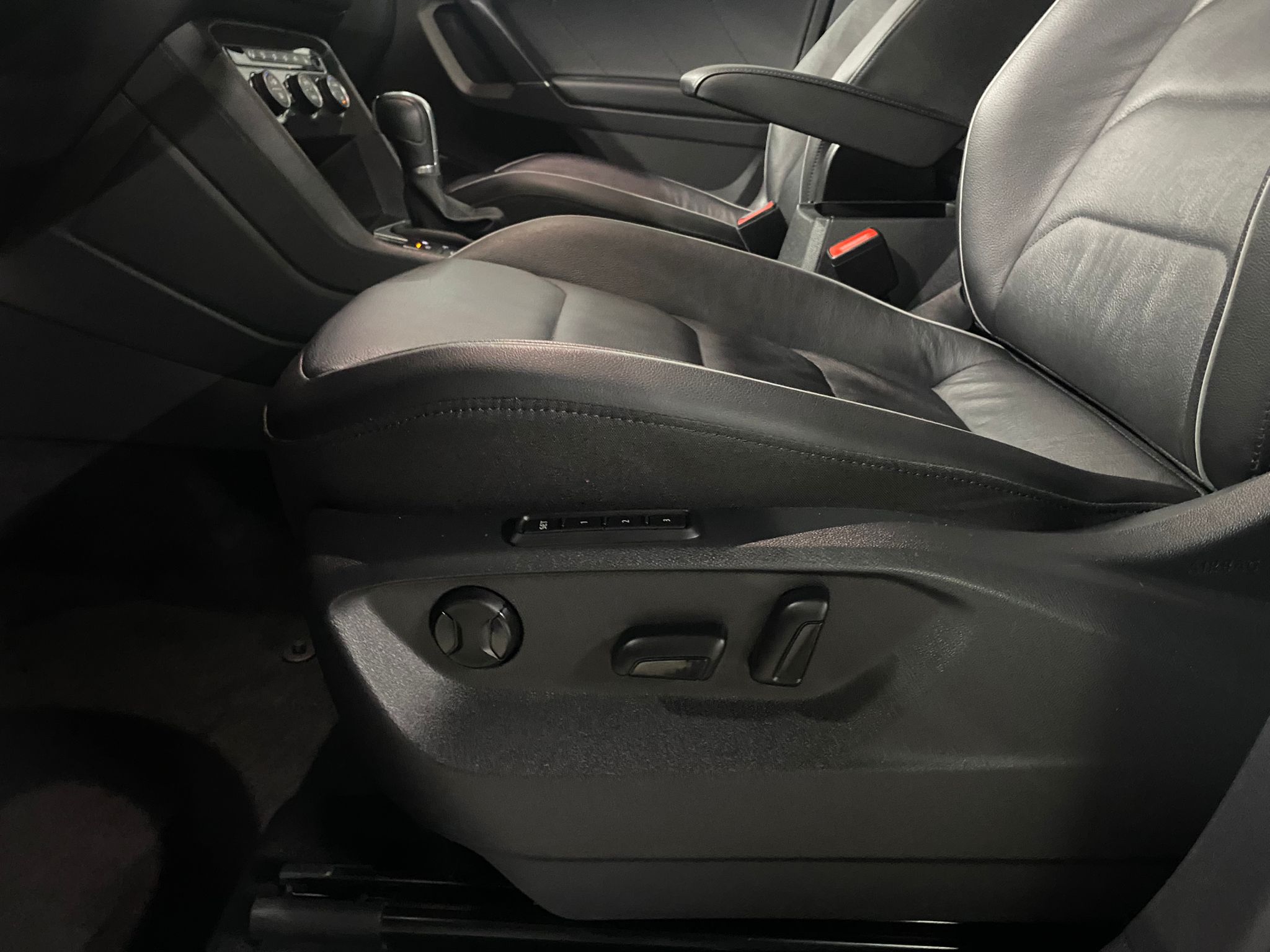 VW Tiguan Allspace 2.0TDI/ 7zit/Pano/360Camera/Full option