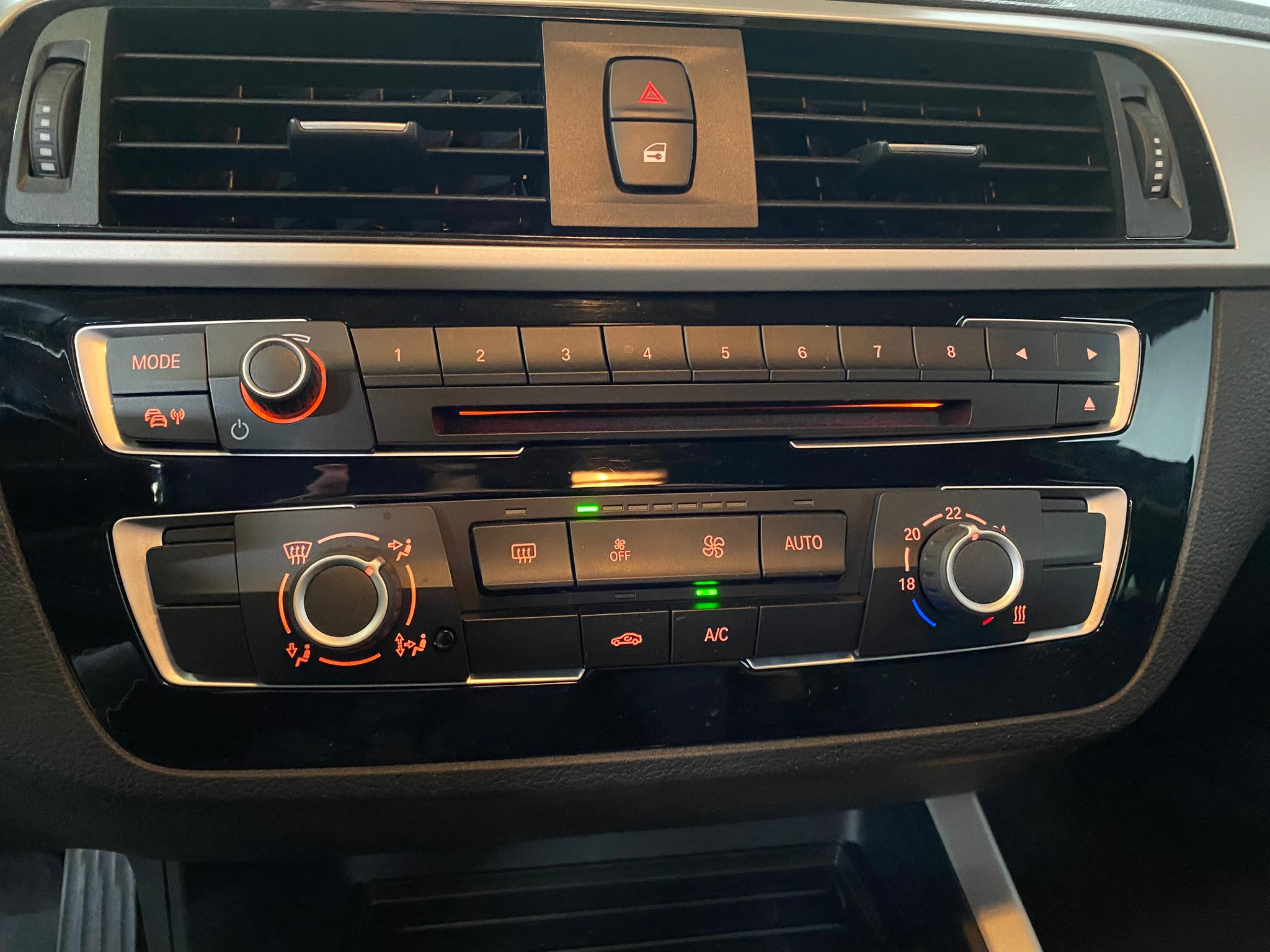 BMW 116d / Parkeersensoren/Navigatie/Euro6b/Airco