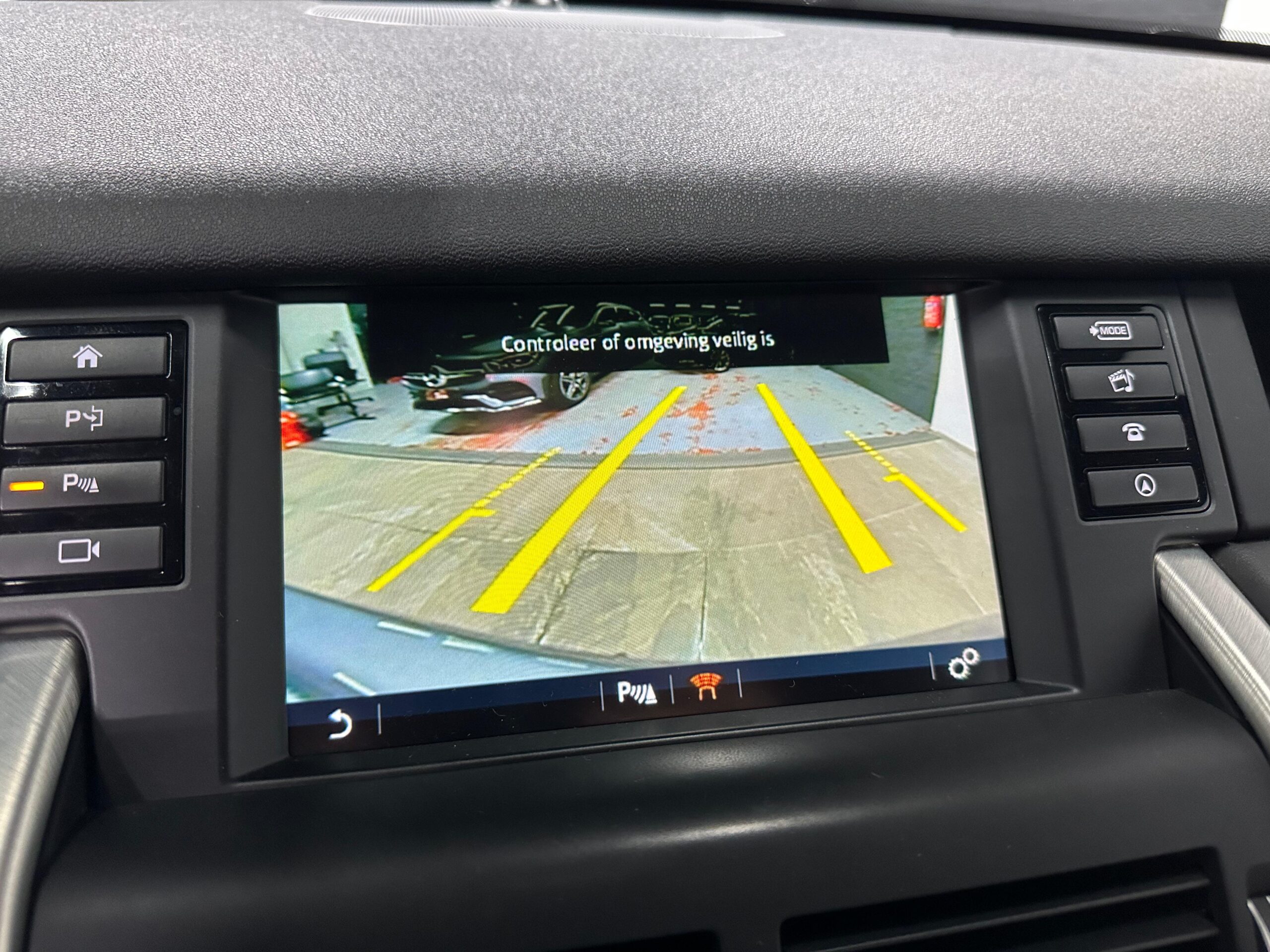 Land Rover Discovery Sport / 2.0TD4 Luxury/4X4/Xenon/Camera