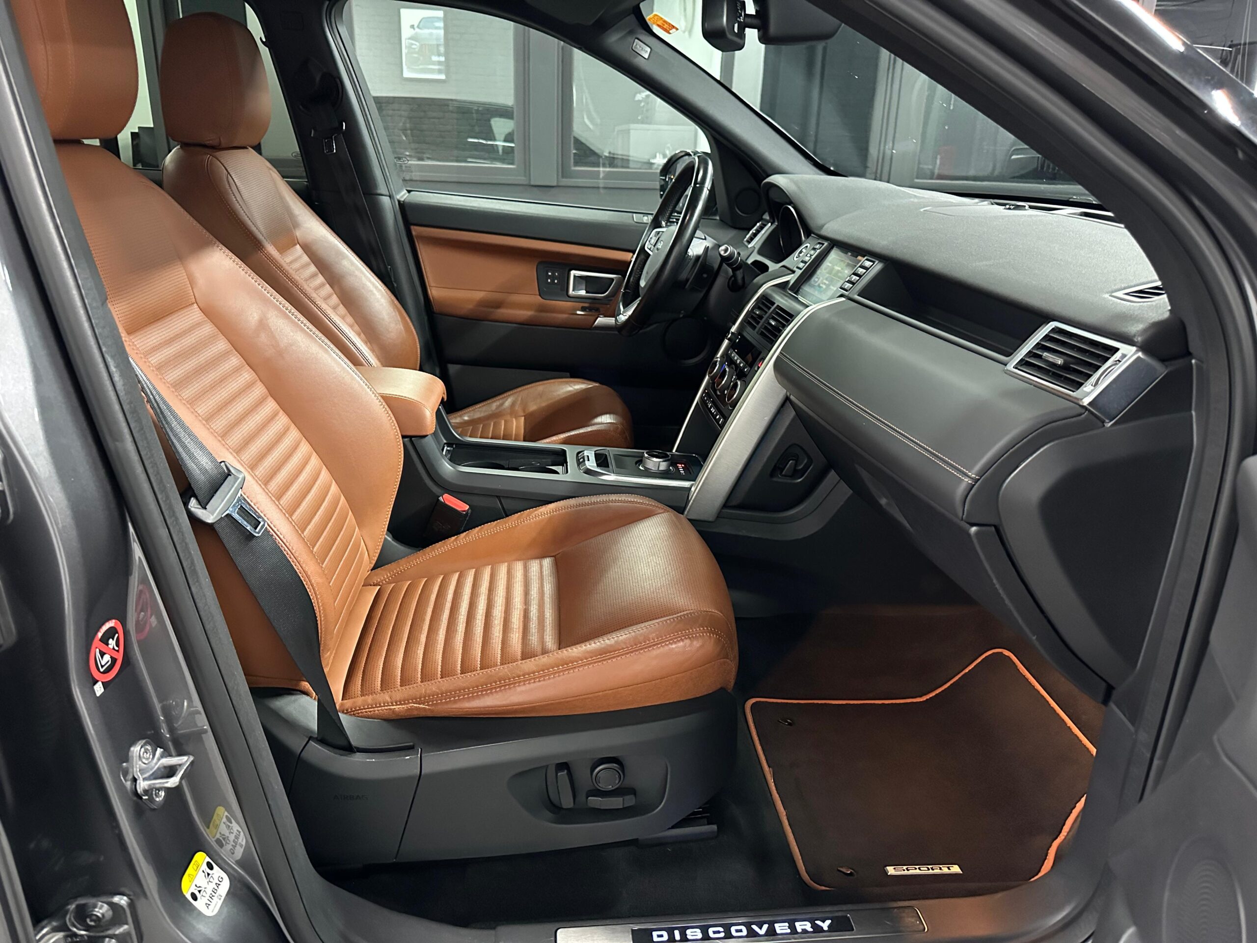 Land Rover Discovery Sport / 2.0TD4 Luxury/4X4/Xenon/Camera