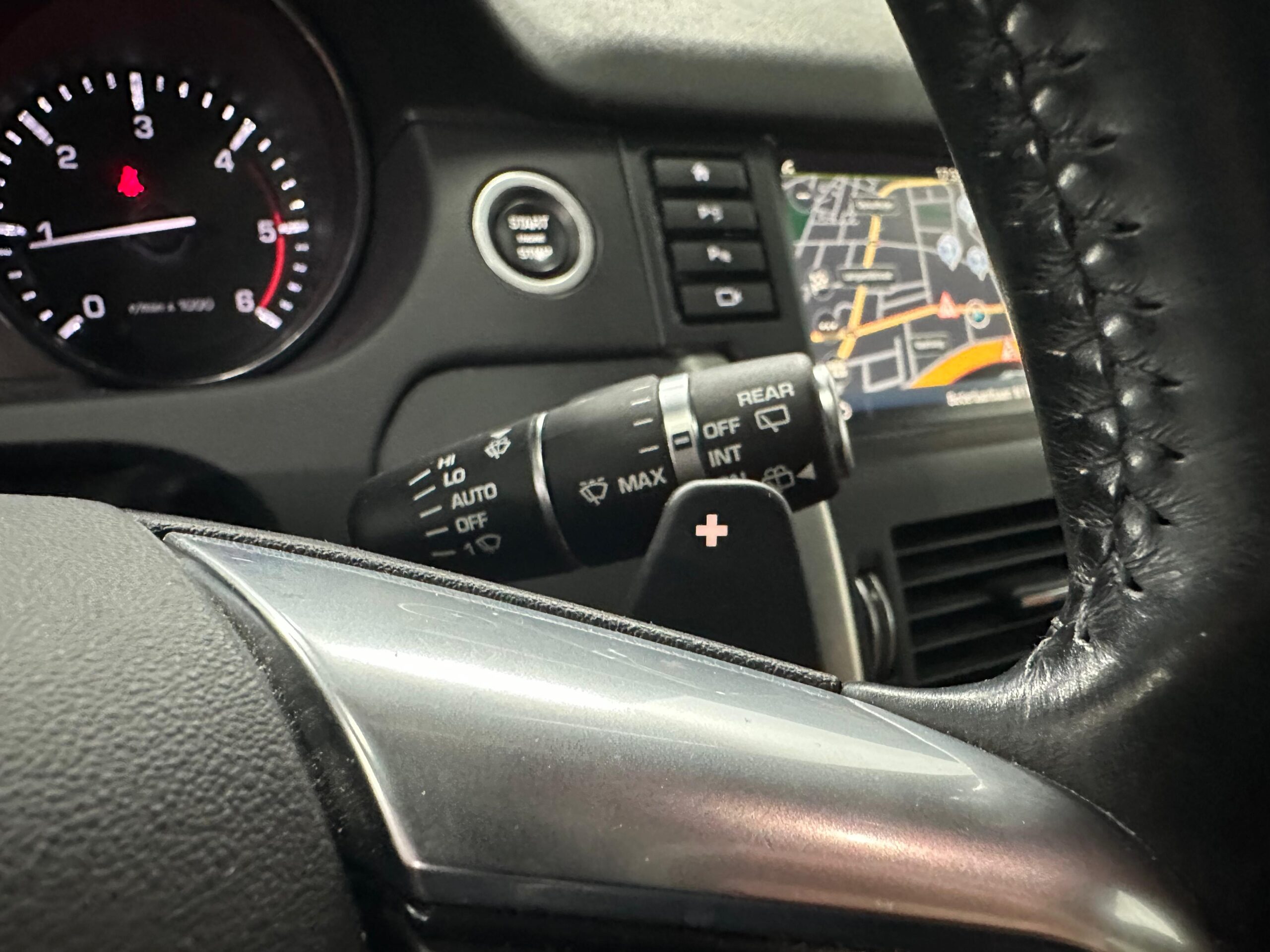 Land Rover Discovery Sport / 2.0TD4 Luxury/4X4/Xenon/Camera