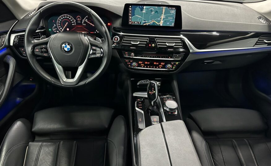 BMW 520dXA / Xdrive / Pano dak / Headup / Virtual Dash