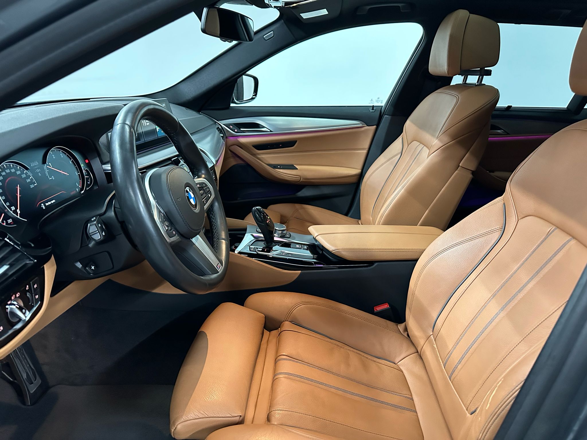 BMW 520dA / M-Pakket / Pano / 360 Camera / Trekhaak /190PK