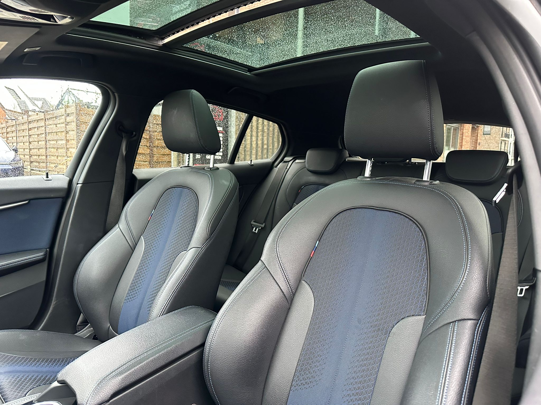 BMW 118i – M-Pakket – Pano – Xenon – Camera -Apple Carplay