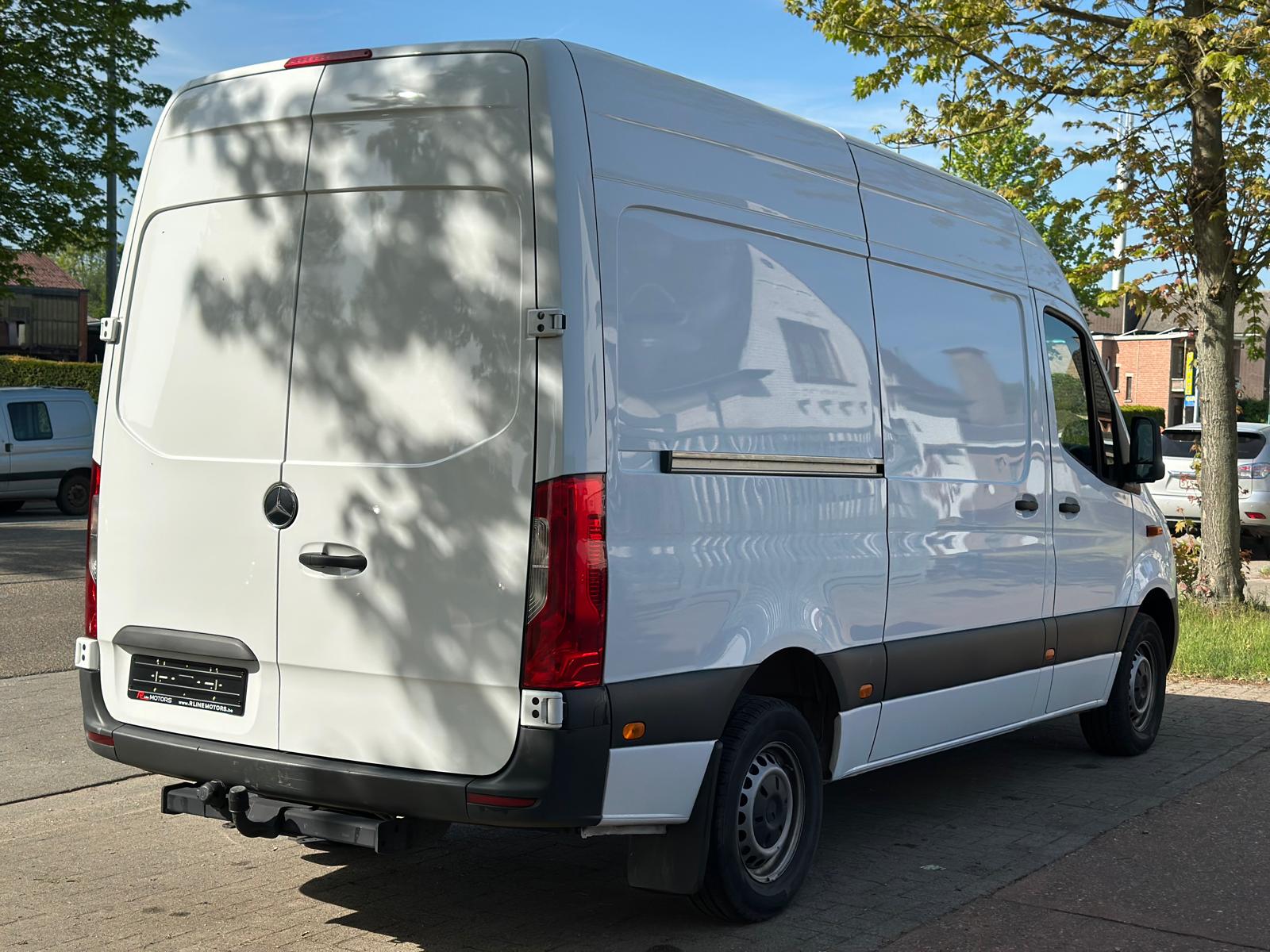 Mercedes-Benz Sprinter 319 3.0 CDI V6 L2H2 – 190pk