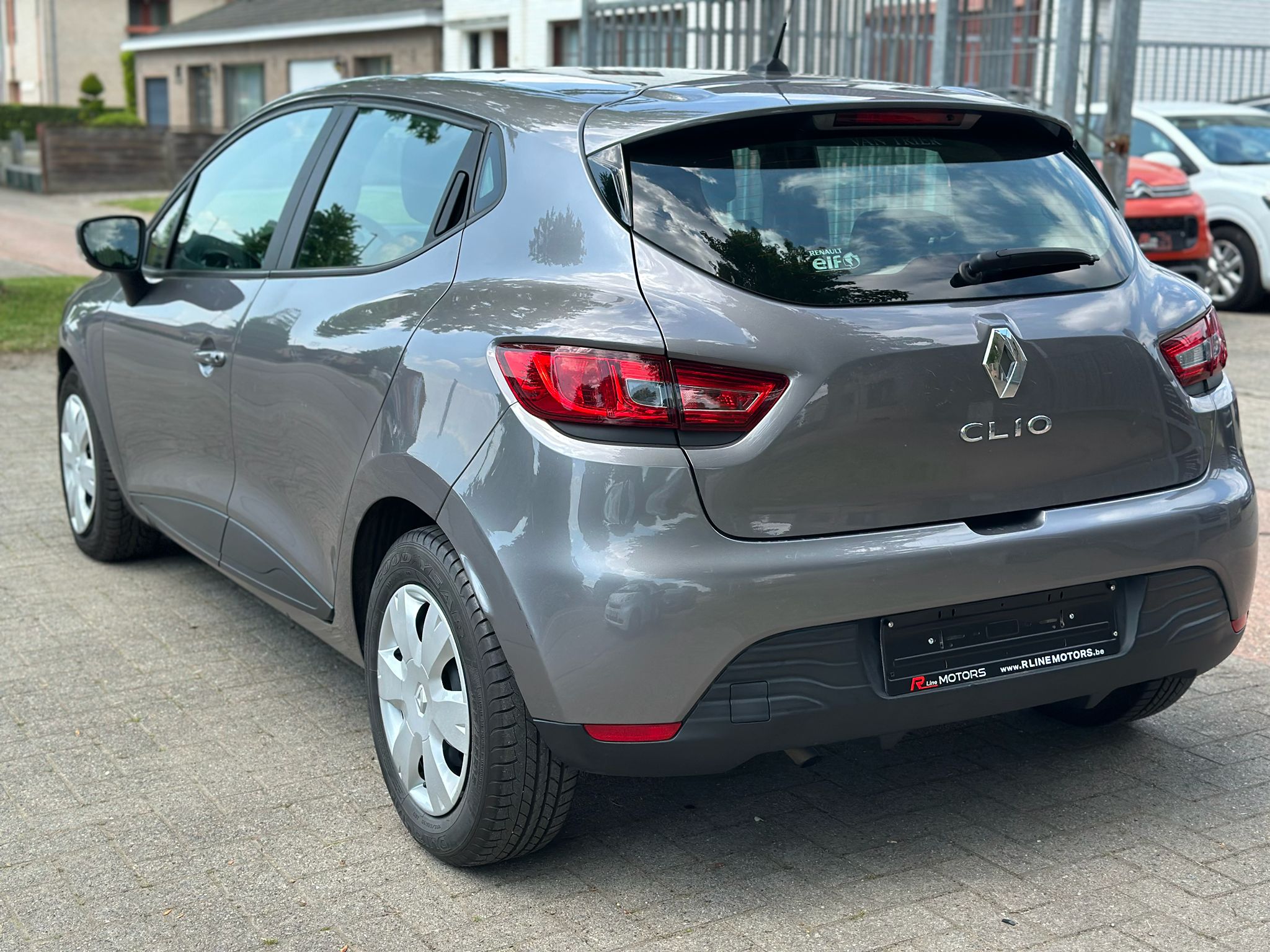 Renault Clio 1.2 benzine – 32.772KM – Airco – Navigatie –