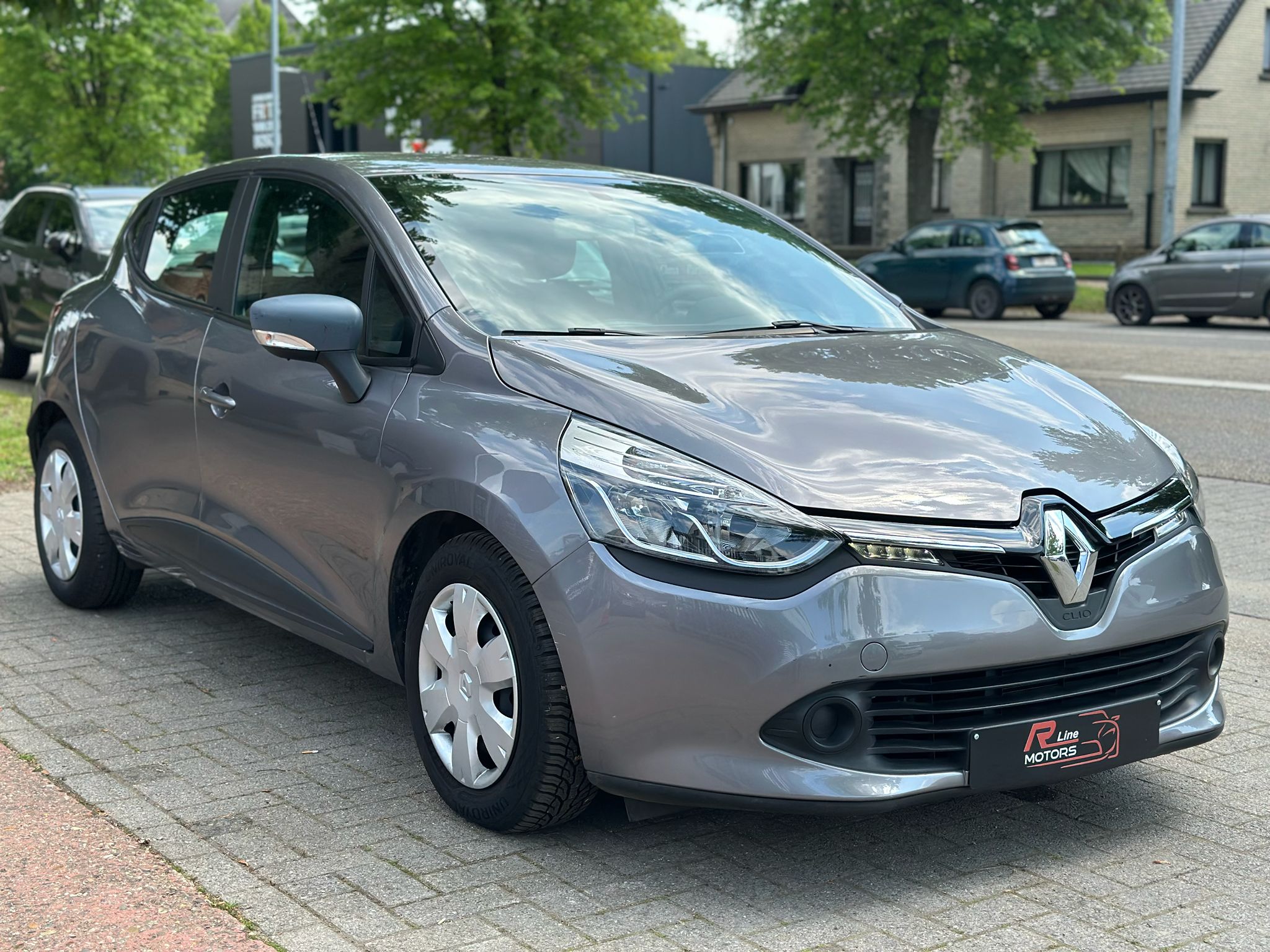 Renault Clio 1.2 benzine – 32.772KM – Airco – Navigatie –