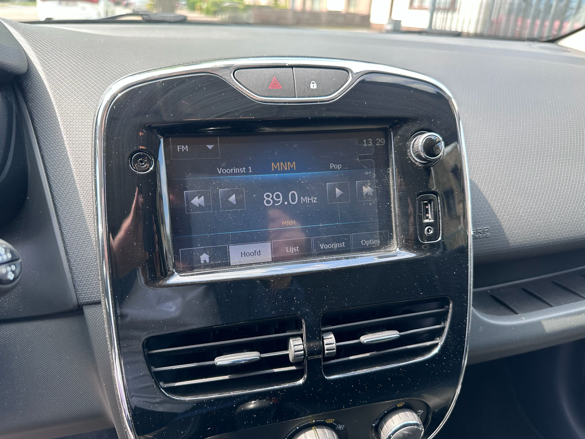 Renault Clio 1.2 benzine – 32.772KM – Airco – Navigatie –