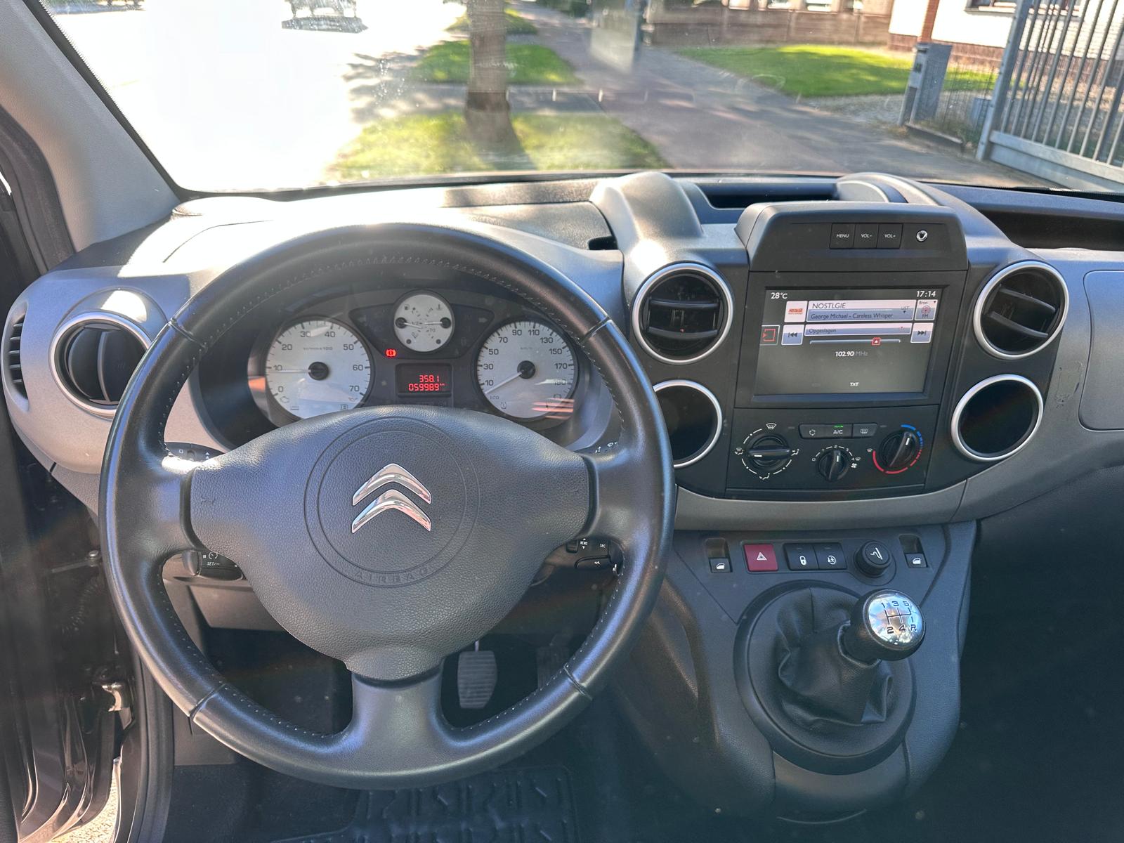 Citroen Berlingo 1.2i- 59.989KM- Airco – Trekhaak – 2017