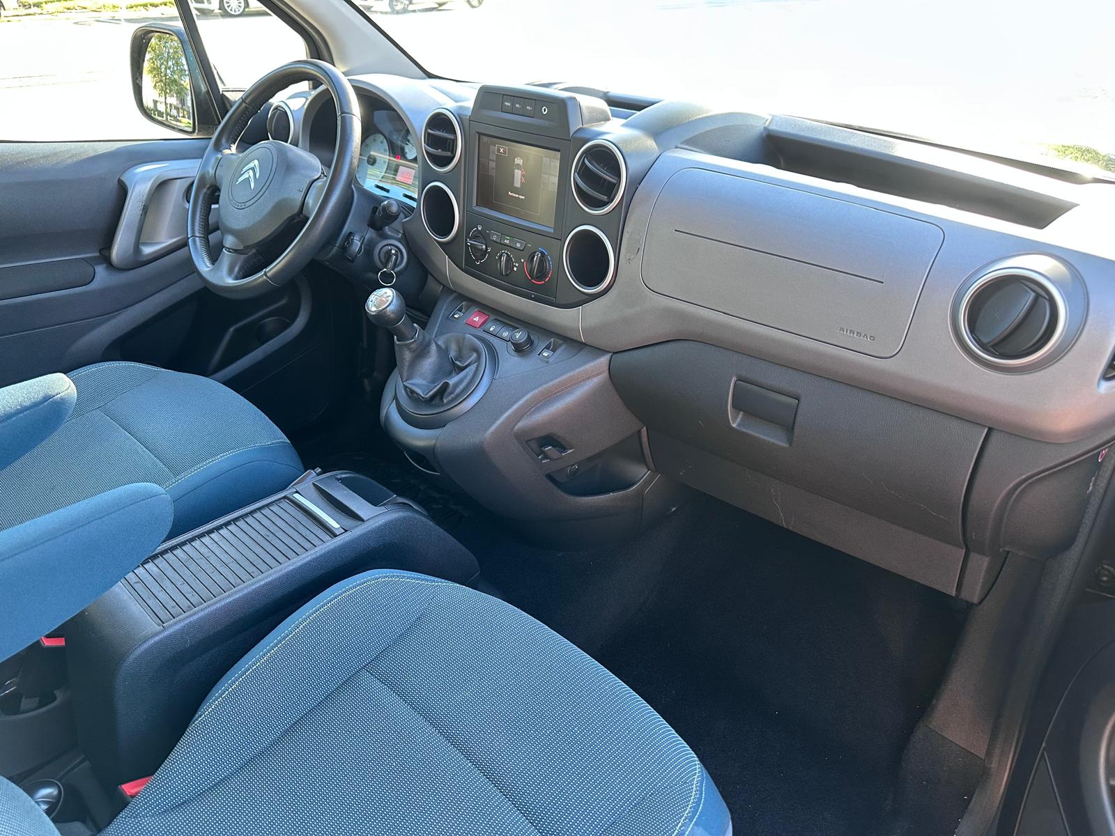 Citroen Berlingo 1.2i- 59.989KM- Airco – Trekhaak – 2017