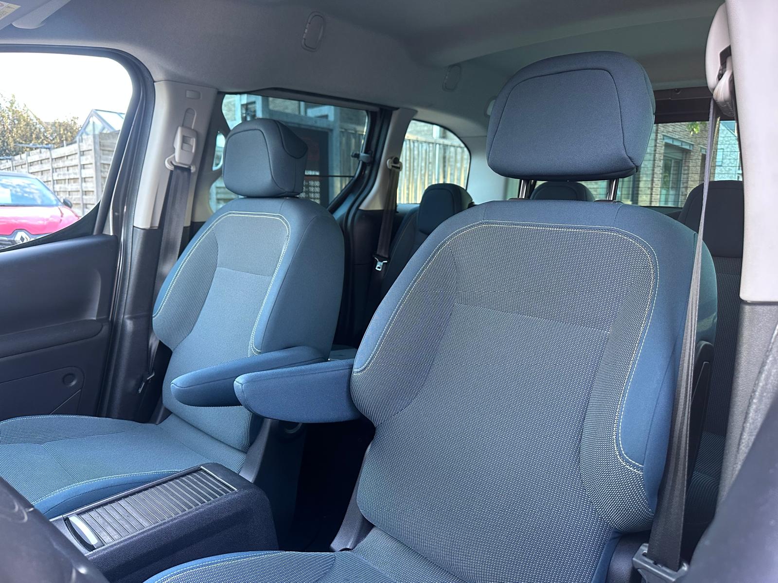 Citroen Berlingo 1.2i- 59.989KM- Airco – Trekhaak – 2017