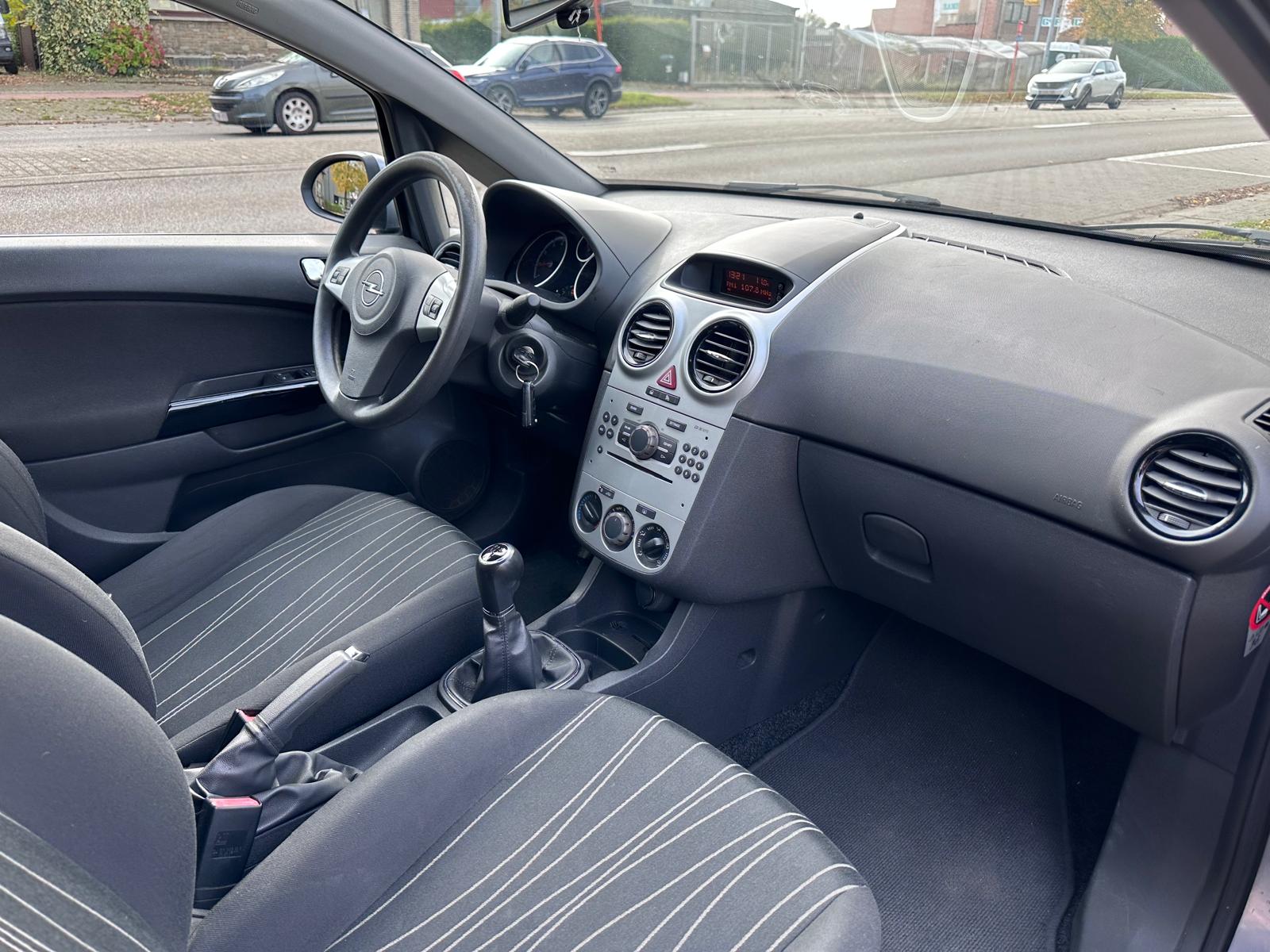 Opel Corsa Corsa 1.2i – 85.148KM – Airco – Trekhaak – Gekeurd