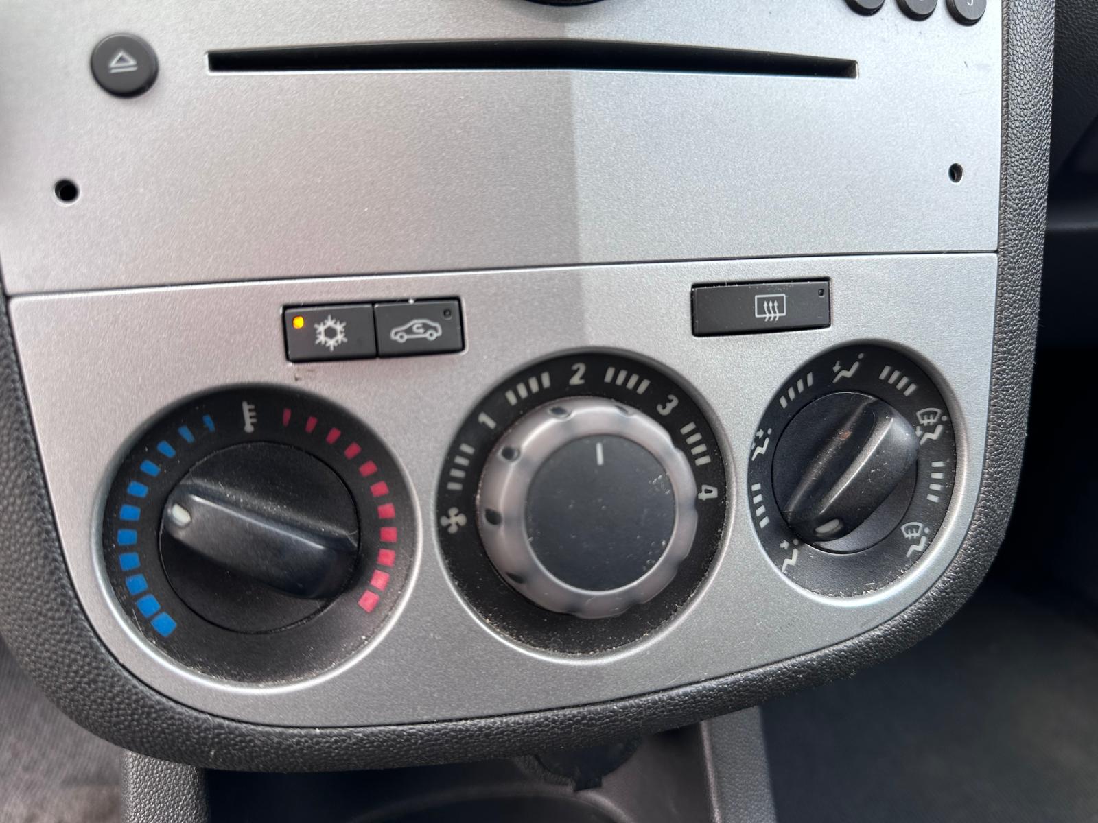 Opel Corsa Corsa 1.2i – 85.148KM – Airco – Trekhaak – Gekeurd