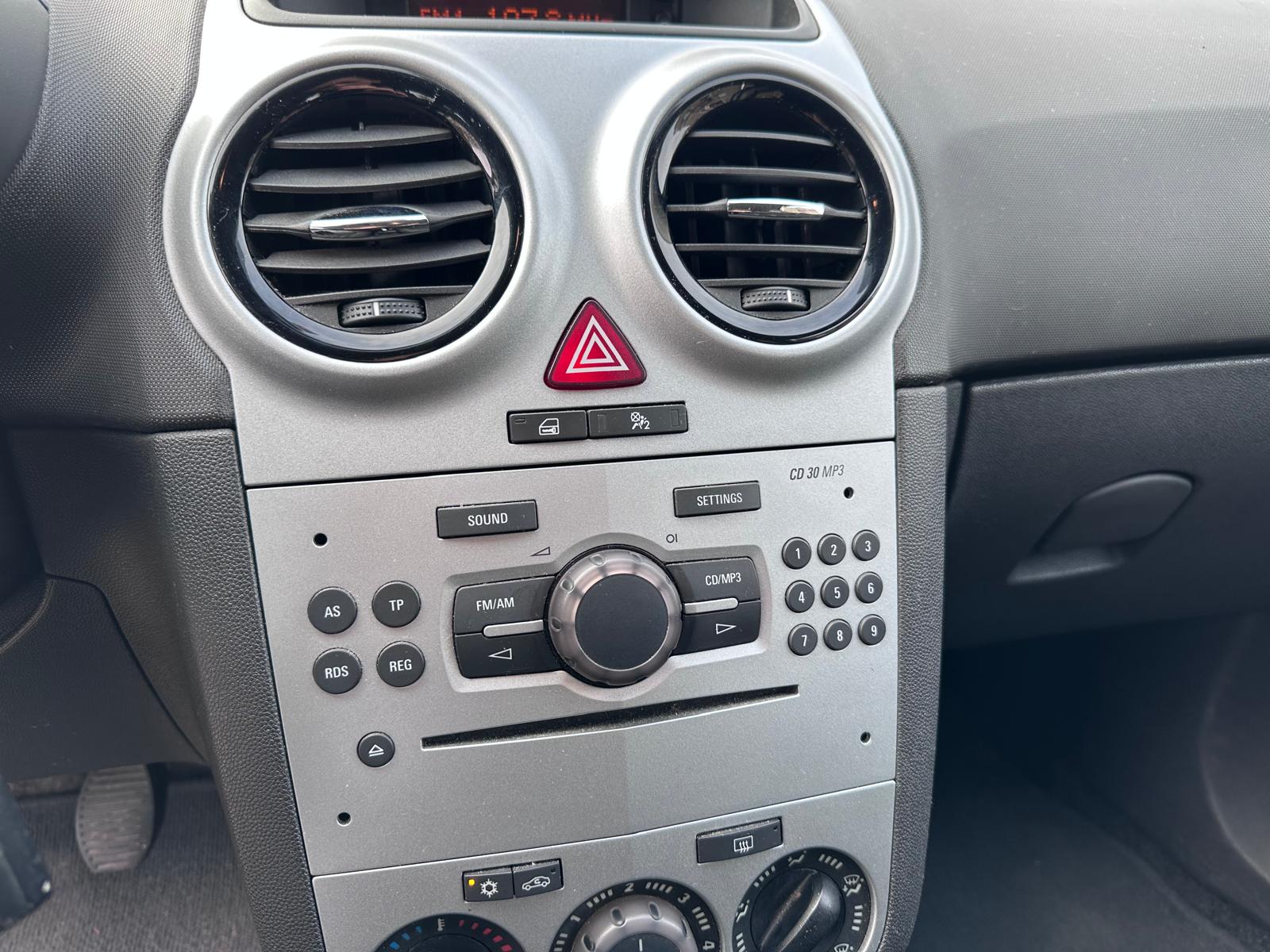 Opel Corsa Corsa 1.2i – 85.148KM – Airco – Trekhaak – Gekeurd