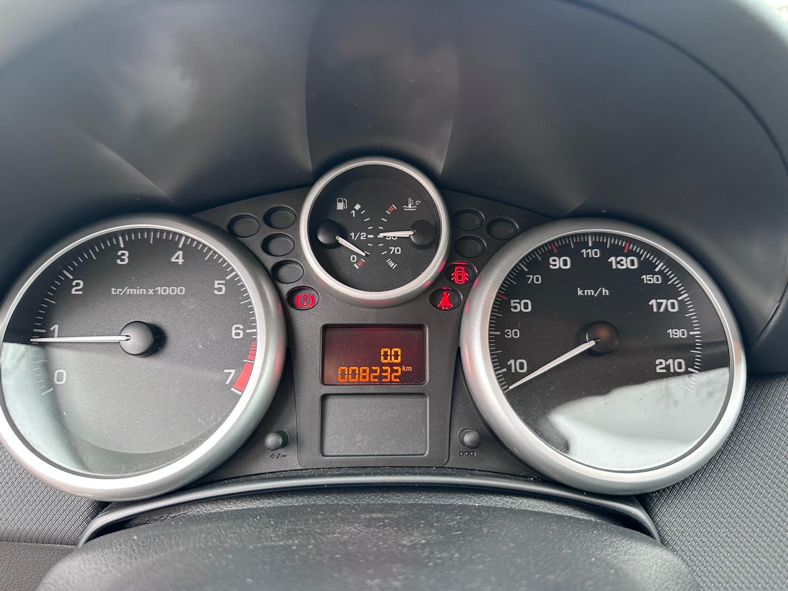 Peugeot 207 207 1.4i – 8.232KM – Airco – Eerste eigenaar