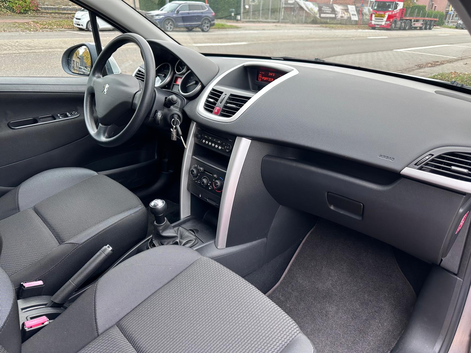 Peugeot 207 207 1.4i – 8.232KM – Airco – Eerste eigenaar