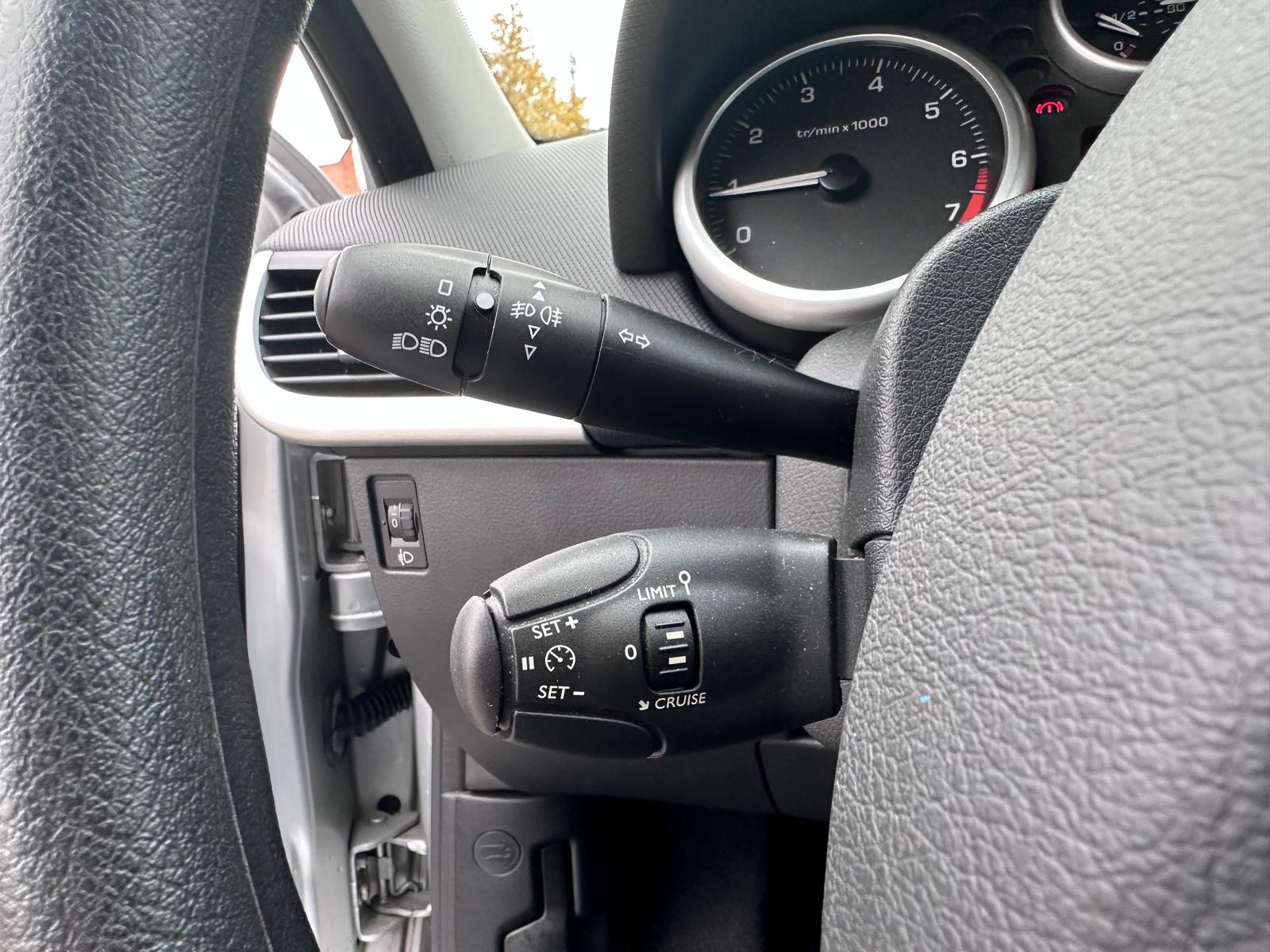 Peugeot 207 207 1.4i – 8.232KM – Airco – Eerste eigenaar